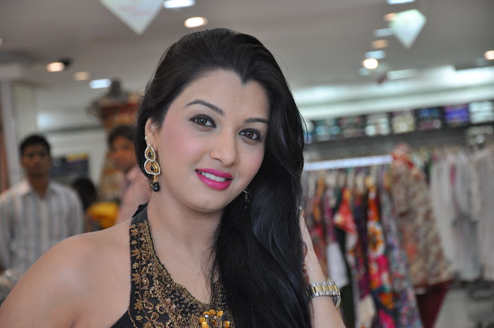 siddhie at neerus kohinoor collection launch event glamour  images